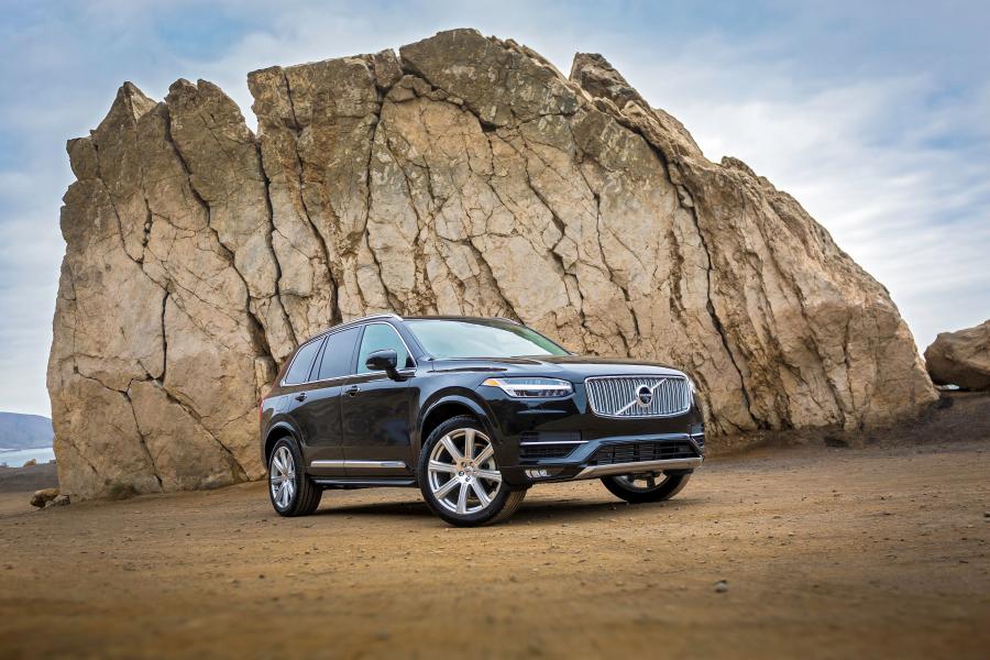  Volvo XC90 T6 AWD First Edition 2016 года  (US) (фото 7 из 17)